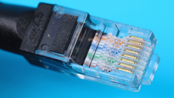 Survey shows more than half of broadband users out of contract